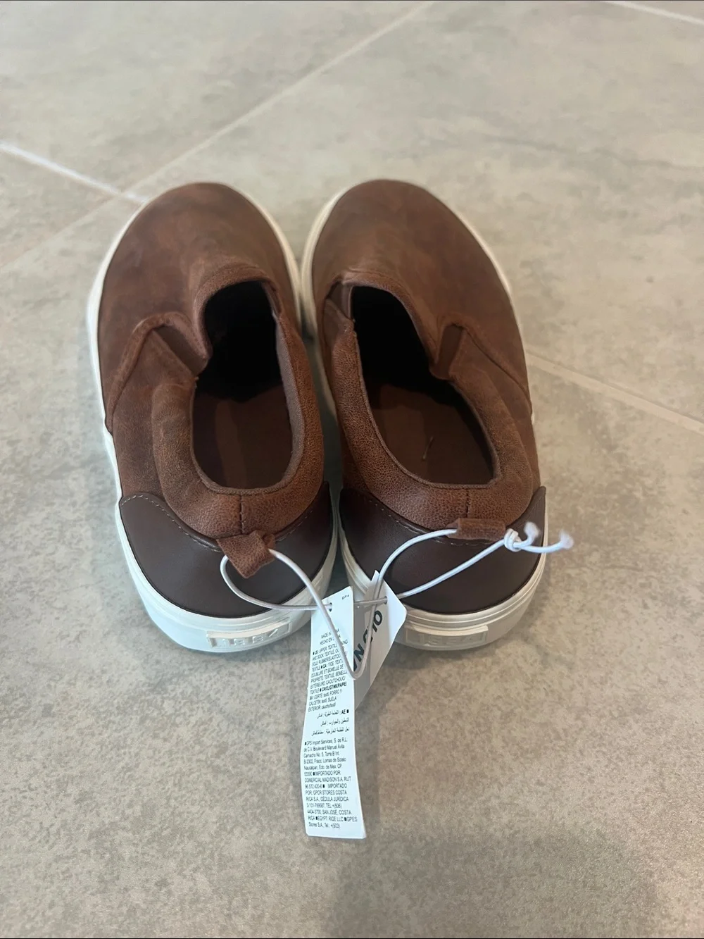 • NWT Old Navy Boy Slip-On Loafers in Brown with White Sole, size 2 •